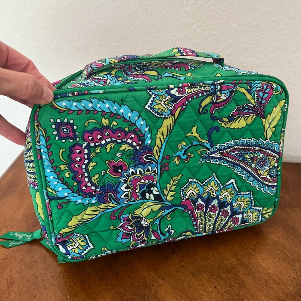 Vera Bradley Green cosmetic case. Excellent used condition!